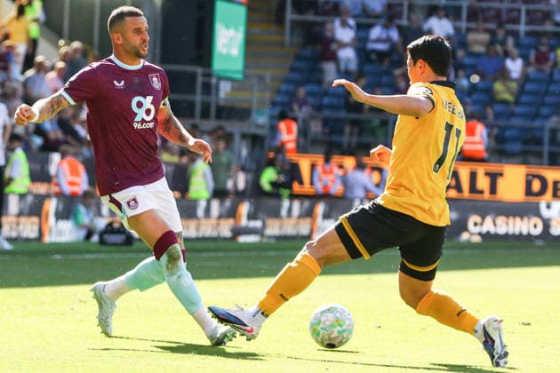BURNLEY, ENGLAND - MAY 24: Kyle Walker of Burnley controls the ball during the Premier League match between Burnley and Wolverhampton Wanderers at Turf Moor on May 24, 2026 in Burnley, England. Copyright: xSeanxChandlerx xSPPx Sportspressphoto_154105