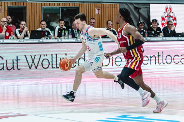 easyCredit Basketball Bundesliga, 4. Playoff-Viertelfinale: Fitness First Baskets Würzburg vs. Telekom Baskets Bonn, 24.05.2026 Grayson Murphy (Telekom Baskets Bonn 7) und Marcus Carr (Würzburg 5) - easyCredit Basketball Bundesliga, 4. Playoff-Viertelfinale: Fitness First Baskets Würzburg vs. Telekom Baskets Bonn, 24.05.2026, Tectake Arena Würzburg Copyright: xBEAUTIFULxSPORTS Derixx