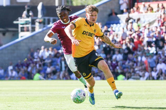 BURNLEY, ENGLAND - MAY 24: David Moller Wolfe of Wolverhampton Wanderers controls the ball during the Premier League match between Burnley and Wolverhampton Wanderers at Turf Moor on May 24, 2026 in Burnley, England. Copyright: xSeanxChandlerx xSPPx Sportspressphoto_154115