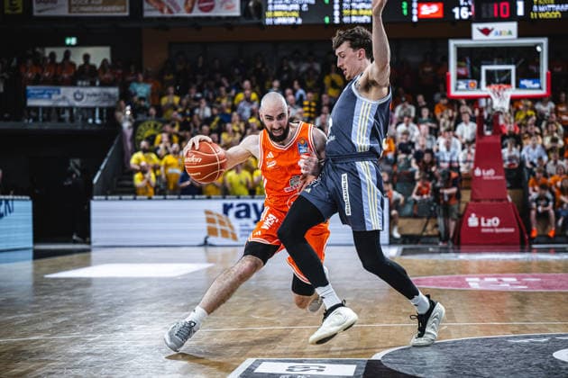 Sport Bilder des Tages 1. Basketball Bundesliga, easyCredit BBL, Saison 2025 2026, Herren, Playoffs, Viertelfinale, Spiel 4, 24.05.2026, RASTA Vechta - ALBA Berlin Tommy Kuhse ( 12 - RASTA Vechta) in Aktion Vechta RASTA Dome Niedersachsen Deutschland