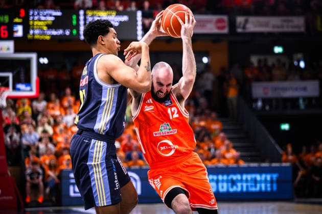 24.05.2026, Rasta Dome, Vechta Basketball, easyCredit Bundesliga, Playoffs Viertelfinale, Rasta Vechta vs. ALBA Berlin Zweikampf zwischen Jack Kayil ( 7 Berlin) gegen Tommy Kuhse ( 12 Vechta)