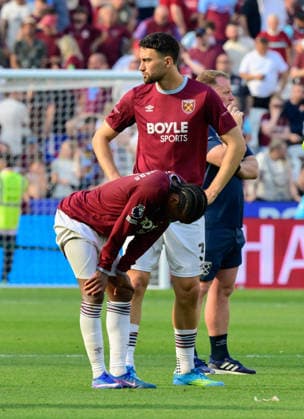 West Ham United v Leeds United, London, UK - 24 May 2026 West Ham United show their disapointment after being relegated to the Championship after finishing below Tottenham Hotspur in the relagation battle during the Premier League match between West Ham United and Leeds United at The London Stadium, London on 24 May 2026. ( London The London Stadium London England Copyright: xAlanxStanford PPAUKx PPA-277345