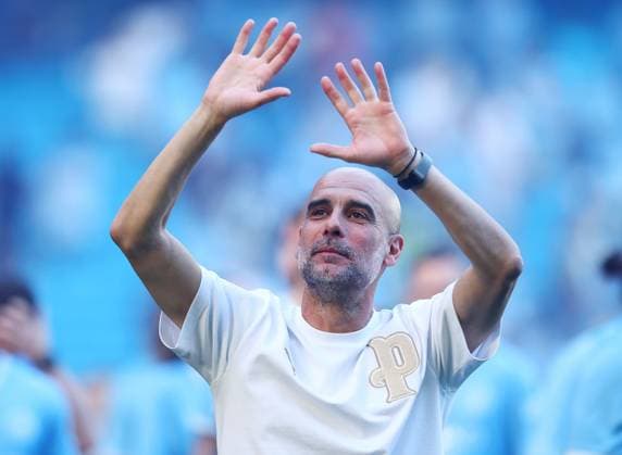 Sport Bilder des Tages Manchester City manager Pep Guardiola waves to the fans at the end of the match Manchester City v Aston Villa, Premier League, Football, Etihad Stadium, Manchester, UK - 24 May 2026Manchester Etihad Stadium United Kingdom EDITORIAL USE ONLY No use with unauthorised audio, video, data, fixture lists, club league logos or live services. Online in-match use limited to 120 images, no video emulation. No use in betting, games or single club league player publications. Copyright: xMattxWest Shutterstockx 16889851aq