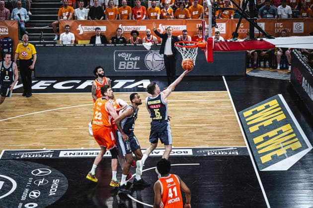 1. Basketball Bundesliga, easyCredit BBL, Saison 2025 2026, Herren, Playoffs, Viertelfinale, Spiel 4, 24.05.2026, RASTA Vechta - ALBA Berlin Martin Hermannsson ( 15 - ALBA BERLIN) beim Korbleger Vechta RASTA Dome Niedersachsen Deutschland