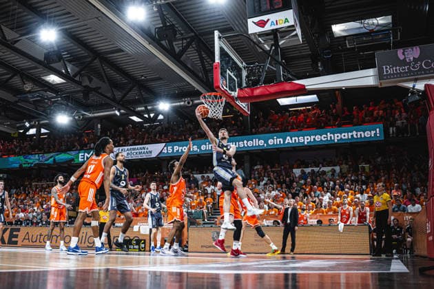 1. Basketball Bundesliga, easyCredit BBL, Saison 2025 2026, Herren, Playoffs, Viertelfinale, Spiel 4, 24.05.2026, RASTA Vechta - ALBA Berlin Martin Hermannsson ( 15 - ALBA BERLIN) beim Korbleger Vechta RASTA Dome Niedersachsen Deutschland