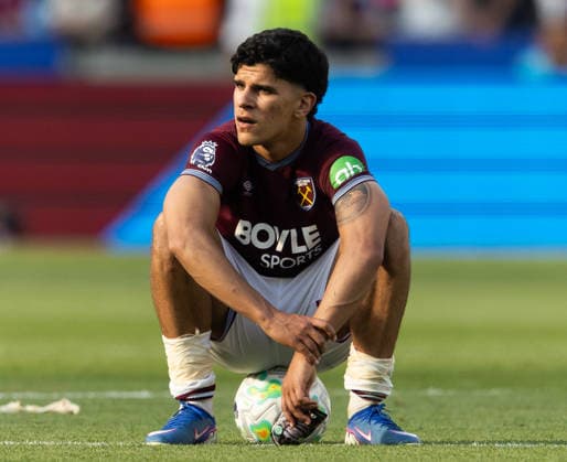 LONDON, ENGLAND - MAY 24: Mateus Fernandes of West Ham United shows dejection after West Ham United s relegation to the Sky Bet Championship is confirmed following the Premier League match between West Ham United and Leeds United at London Stadium on May 24, 2026 in London, England.  Copyright: xBenxPeters MBxMediax