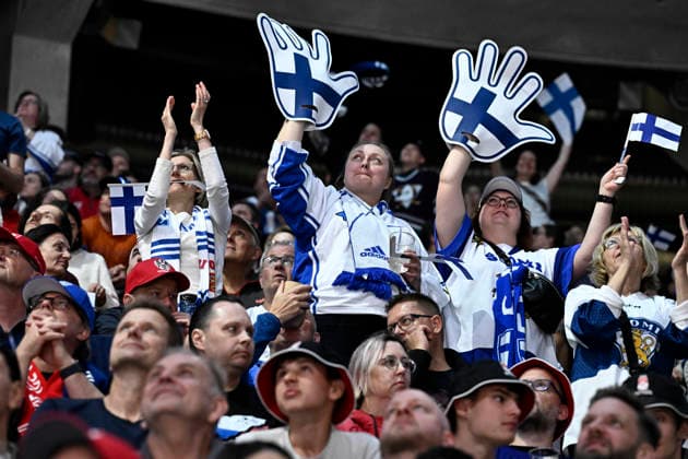LKS 20260524 Fans of Team Finland cheer during the 2026 IIHF Ice hockey, Eishockey World Championships preliminary round group A match between Finland and Austria in Zurich on May 24, 2026. - RONI REKOMAA Zürich Switzerland cJu-eaMvN1E  Copyright: xRonixRekomaax cJu-eaMvN1E