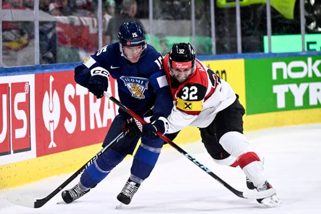 LKS 20260524 Anton Lundell (L) of Finland vies with Bernd Wolf of Austria during the 2026 IIHF Ice hockey, Eishockey World Championships preliminary round group A match between Finland and Austria in Zurich on May 24, 2026. - RONI REKOMAA Zürich Switzerland XkUQ7DU4KRk  Copyright: xRonixRekomaax XkUQ7DU4KRk