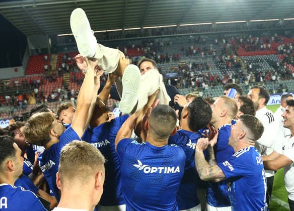 Como s player celebrates during the Serie A soccer match between Cremonese and Como at the Giovanni Zini in Cremona, north west Italy - Domenica , 24 Maggio 2026. - Soccer .  Copyright: xAlbertoxMariani LaPressex