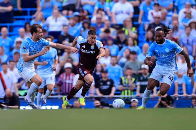Manchester City v Aston Villa, Premier League Emi Buendia (10) of Aston Villa runs with the ball during the Premier League match between Manchester City and Aston Villa at the Etihad Stadium, Manchester, UK on 24 May 2026. Manchester Etihad Stadium Manchester UK Editorial use only DataCo restrictions apply See www.football-dataco.com , Copyright: xConorxMolloyx PSI-24291-0171