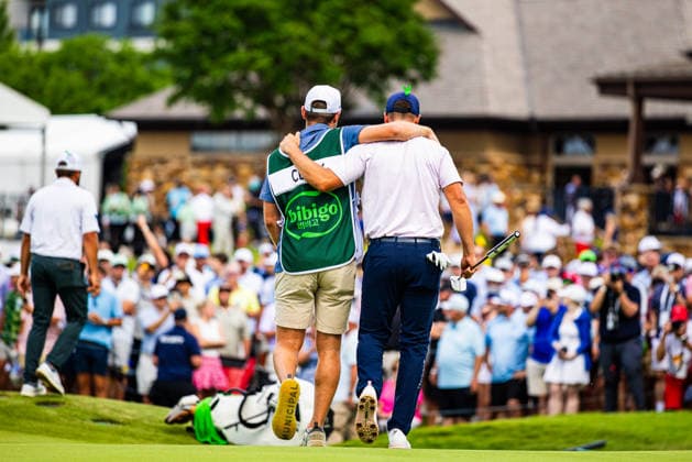 May 24, 2026, Mckinney, Texas, USA: Wyndham Clark celebrates his victory on the green in the final round at the CJ Cup Byron Nelson in McKinney. Mckinney USA - ZUMAg270 20260524_zsp_g270_020 Copyright: xCodyxGrubbsx