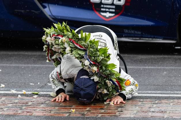 May 24, 2026, Speedway, Indiana, USA: FELIX ROSENQVIST, driver of the No. 60 Honda for Meyer Shank Racing w Curb Agajanian, kisses the Yard of Bricks after winning the 110th Indianapolis 500 at Indianapolis Motor Speedway. Speedway USA - ZUMAw173 20260524_zsp_w173_023 Copyright: xLukexWelshx