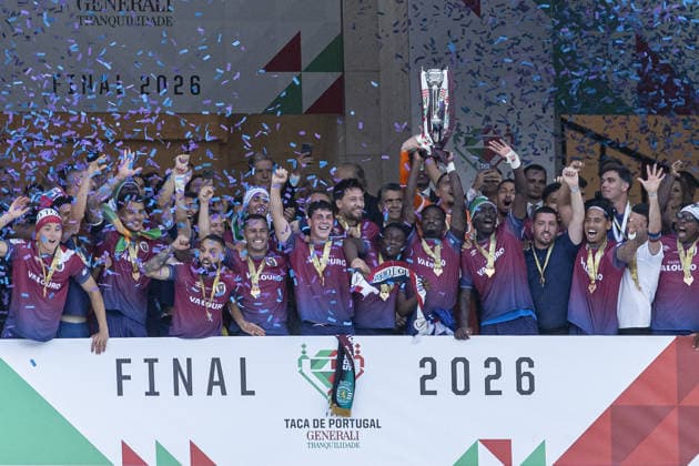 Stopira of SCU Torreense lifting the champions trophy during the Taca de Portugal Final match between Sporting CP vs SCU Torreense at Estádio Nacional do Jamor on May 24th,2026 (Photo by Joao Bravo Sports Press Photo) Copyright: xJoaoxBravo SportsxPressxPhotox Sportspressphoto_154551