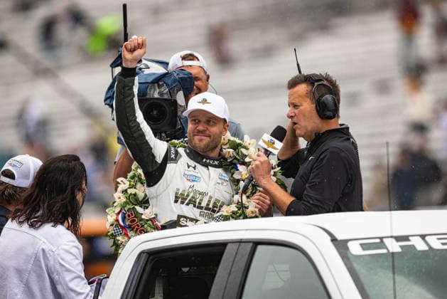 May 24, 2026, Indianapolis, Indiana, USA: FELIX ROSENQVIST (60) Meyer Shank Racing waves to fans in the crowd during his celebratory lap around the track after winning the 110th running of the Indianapolis 500 on May 24th, 2026 at the Indianapolis Motor Speedway in Indianapolis, Indiana. Indianapolis USA - ZUMAs355 20260524_zsp_s355_035 Copyright: xJustinxSickingx