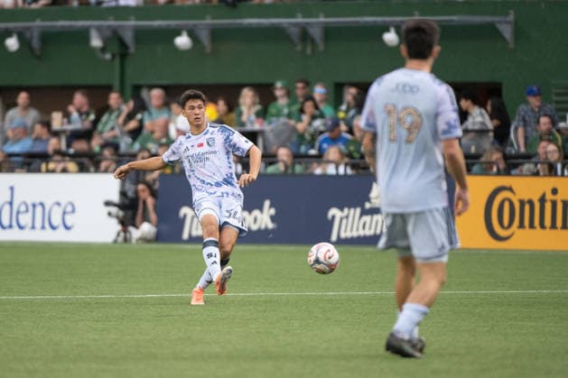 PORTLAND, OR - MAY 23: San JosÃ Earthquakes midfielder Beau Leroux (34) sends a though ball to the penalty box during the first half of the San JosÃ Earthquakes and the Portland Timbers on May 23, 2026, at Providence Park in Portland, OR. (Photo by Diego Diaz Icon Sportswire) SOCCER: MAY 23 MLS, Fussball Herren, USA Portland Timbers vs San Jose Earthquakes EDITORIAL USE ONLY Icon260523426