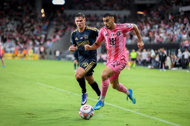 May 24, 2026, Miami, Florida, USA: Inter Miami forward GermoÂ¡n Berterame (19) and Philadelphia Union defender Frankie Westfield (39) battle for the ball during a Major League Soccer match between Inter Miami CF and Philadelphia Union at NU Stadium, Miami. Soccer 2026: Inter Miami CF 6:4 Philadelphia Union.  - ZUMAa257 20260524_zsp_a257_032 Copyright: xChrisxArjoonx