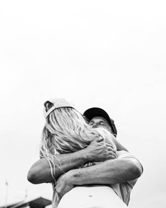 May 24, 2026, Mckinney, Texas, USA: Wyndham Clark celebrates with his girlfriend after scoring the winning putt at the 18th hole in the final round at the CJ Cup Byron Nelson in McKinney. Mckinney USA - ZUMAm348 20260524_znp_m348_031 Copyright: xLuisxRevillaxMatax