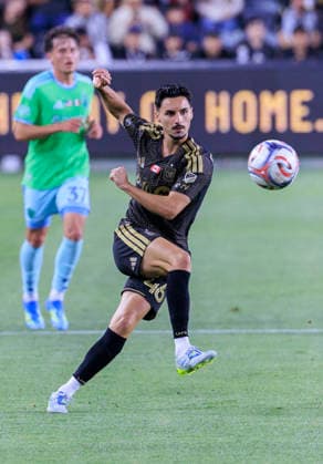 May 24, 2026, Los Angeles, California, USA: Stephen Eustaquio 46 of the Los Angeles Football Club passes the ball during their regular season MLS, Fussball Herren, USA game against the Seattle Sounders FC on Sunday May 24, 2026 at the BMO Stadium in Los Angeles, California. LAFC defeat Sounders, 1-0. ARIANA RUIZ PI LAFC Defeat Sounders, 1-0  - ZUMAp124 20260524_zaa_p124_021 Copyright: xArianaxRuizx