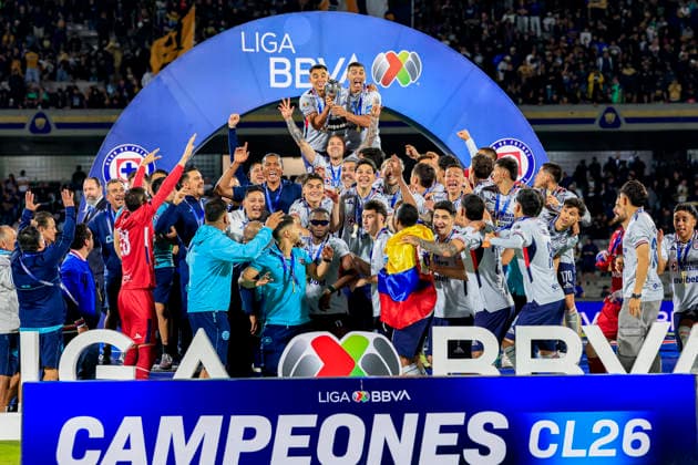 LIGA BBVA MX TORNEO CLAUSURA 2026 FINAL LIGA BBVA MX TORNEO CLAUSURA 2026 FINAL PUMAS VS CRUZ AZUL 24052026 MEXICO CITY, MEXICO. Photo of players of Cruz Azul celebrating with the champion trophy, after defeating Pumas in the final of the Liga BBVA MX Torneo Clausura 2026, held at the Estadio Olimpico of Mexico City. Foto de jugadores de Cruz Azul celebrando con el trofeo de campeon, luego de derrotar a Pumas en la final de la Liga BBVA MX Torneo Clausura 2026, celebrada en el Estadio Olimpico de la Ciudad de Mexico. PHOTO BY IMAGENSHOP AGENCIA FOTOGRAFICA MEXICO CITY MEXICO CITY MEXICO Copyright: xJorgexReyesx