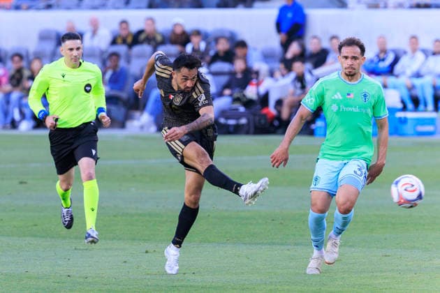 May 24, 2026, Los Angeles, California, USA: Mathieu Choiniere 66 of the Los Angeles Football Club makes a goal attempt as Hassani Dotson 31 of the Seattle Sounders FC defends during their regular season MLS, Fussball Herren, USA game on Sunday May 24, 2026 at the BMO Stadium in Los Angeles, California. LAFC defeat Sounders, 1-0. ARIANA RUIZ PI LAFC Defeat Sounders, 1-0  - ZUMAp124 20260524_zaa_p124_040 Copyright: xArianaxRuizx