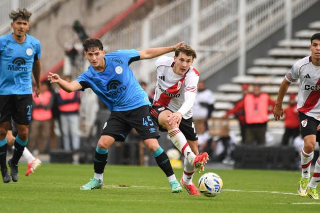 River Plate v Belgrano - Final: Torneo Apertura 2026 Facundo Colidio of Belgrano and Agustin Falcon of River Plate compete for the ball during the 2026 League Cup final between River Plate and Belgrano at Mario Alberto Kempes Stadium in Cordoba, Argentina, on May 24, 2026. Cordoba Argentina  Copyright: xPabloxEliasx originalFilename:elias-river260524_npNPy.jpg