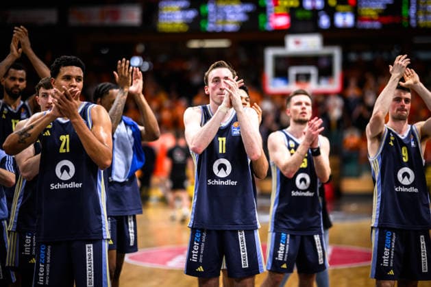 24.05.2026, Rasta Dome, Vechta Basketball, easyCredit Bundesliga, Playoffs Viertelfinale, Rasta Vechta vs. ALBA Berlin Jubel Berlin nach Sieg Michael Rataj ( 21 Berlin), Moses Wood ( 11 Berlin), Jack Kayil ( 7 Berlin), Martin Hermannsson ( 15 Berlin), Jonas Mattisseck ( 9 Berlin)