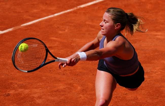 Maja Chwalinska during her first round win over Qinwen Zheng French Open Tennis, Day Two, Tennis, Roland Garros, Paris, France - 25 May 2026Paris Roland Garros France EDITORIAL USE ONLY No use with unauthorised audio, video, data, fixture lists, club league logos or live services. Online in-match use limited to 120 images, no video emulation. No use in betting, games or single club league player publications. Copyright: xJavierxGarcia Shutterstockx 16889913l