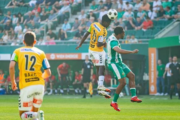 SOCCER - BL, Rapid vs Ried VIENNA,AUSTRIA,25.MAY.26 - SOCCER - ADMIRAL Bundesliga, Europacup play off, SK Rapid Wien vs SV Ried. Image shows Joris Boguo (Ried) and Petter Nosa Dahl (Rapid).  GEPAxpictures xKevinxHackner