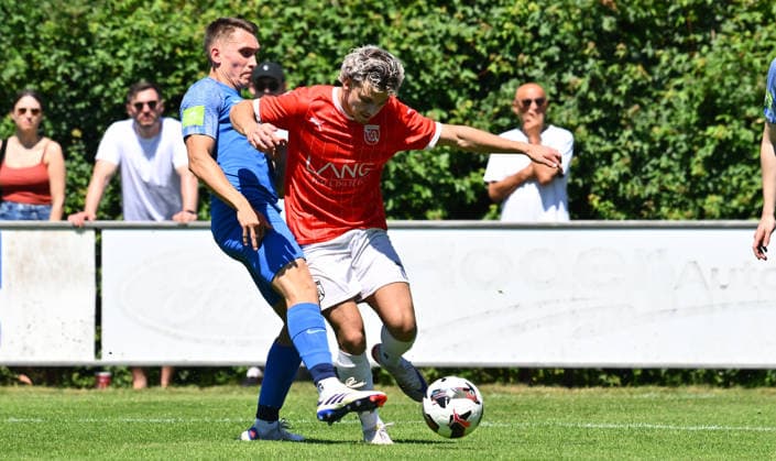 25.05.2026 - Fussball - Saison 2025 2026 - Relegation Oberliga Bayern Bayernliga Landesliga : FSV Stadeln - FC Eintracht Münchberg - - xwoxzix - Jonas Köhler (5, FC Eintracht Münchberg ) Taylan Avci (16, FSV Stadeln , rechts )