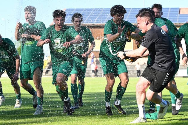 25.05.2025 - Fussball - Saison 2024 2025 - Relegation Oberliga Bayern Bayernliga Landesliga : ATSV Erlangen - TSV Großbardorf - LuPf - xluxpfx - Jubel Freude nach Spielende