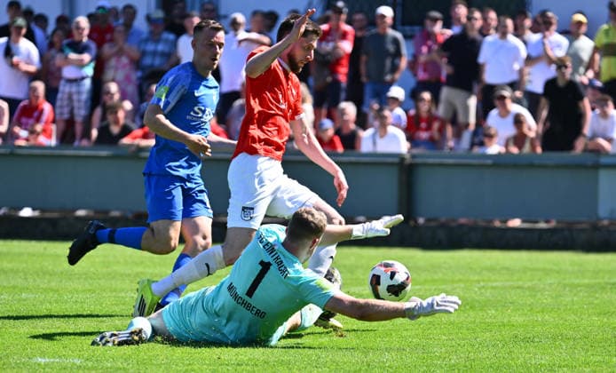 25.05.2026 - Fussball - Saison 2025 2026 - Relegation Oberliga Bayern Bayernliga Landesliga : FSV Stadeln - FC Eintracht Münchberg - - xwoxzix - Leon Rukiqi (27, FSV Stadeln ) Jonas Lang (1, FC Eintracht Münchberg )