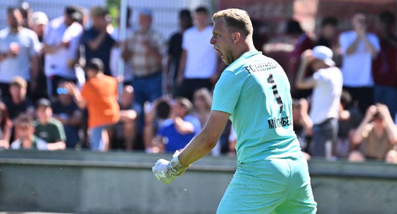 25.05.2026 - Fussball - Saison 2025 2026 - Relegation Oberliga Bayern Bayernliga Landesliga : FSV Stadeln - FC Eintracht Münchberg - - xwoxzix - Jonas Lang (1, FC Eintracht Münchberg ) ruft schreit brüllt ballt Faust Fäuste