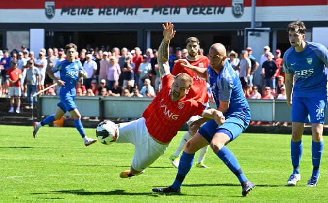 25.05.2026 - Fussball - Saison 2025 2026 - Relegation Oberliga Bayern Bayernliga Landesliga : FSV Stadeln - FC Eintracht Münchberg - - xwoxzix - Leon Siefert (9, FSV Stadeln ) Julian Ott (4, FC Eintracht Münchberg )