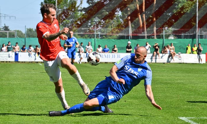 25.05.2026 - Fussball - Saison 2025 2026 - Relegation Oberliga Bayern Bayernliga Landesliga : FSV Stadeln - FC Eintracht Münchberg - - xwoxzix - Marco Hennemann (15, FSV Stadeln ) Julian Ott (4, FC Eintracht Münchberg )