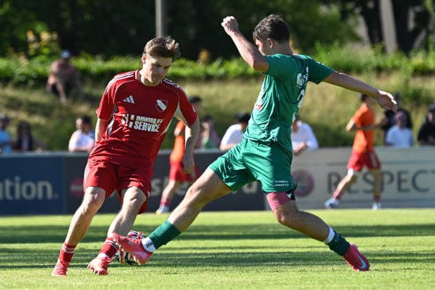 25.05.2025 - Fussball - Saison 2024 2025 - Relegation Oberliga Bayern Bayernliga Landesliga : ATSV Erlangen - TSV Großbardorf - LuPf - xluxpfx - Ulrich Spies (3, ATSV Erlangen ) im Zweikampf mit Nathan Wirth (3, TSV Großbardorf ) (von links)