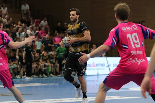 25.05.2026 Handball Herren 2025 2026 2. Handball-Bundesliga 32. Spieltag HC Elbflorenz 2006 - TSV Bayer Dormagen BallsportArena Dresden Sebastian Greß (Dresden, 25, schwarzgold) am Ball. Dresden Sachsen Deutschland