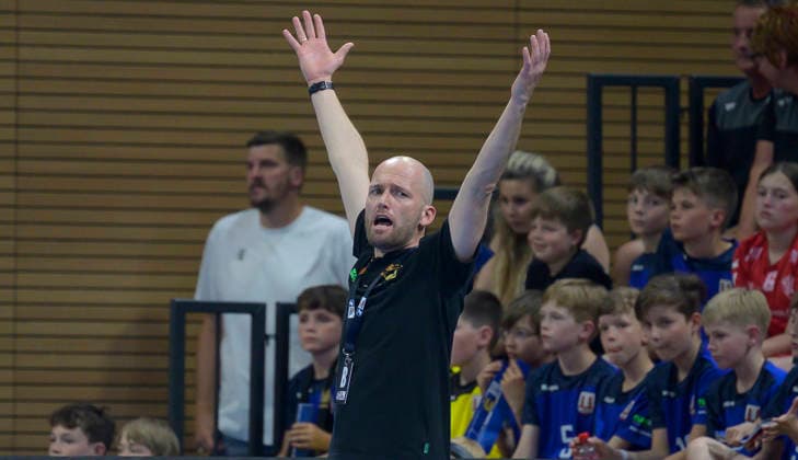 25.05.2026, Dresdens Trainer André Haber gestikuliert, Handball, 2. Bundesliga, HC ELbflorenz Dresden -TSV Bayer Dormagen, (c) Dresden