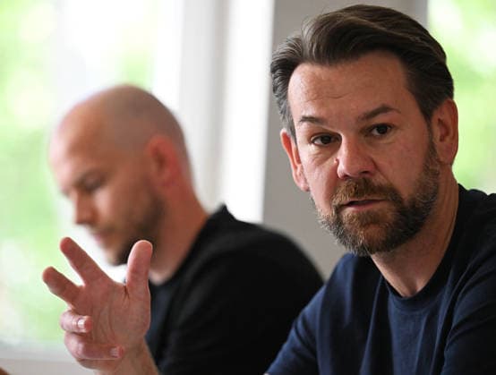 26.05.2026, xophax, Fussball 1.Bundesliga, 1.FC Koeln , 1.FC Köln , Medienrunde nach Saisonschluss. Trainer Rene Wagner und Geschäftsführer Thomas Kessler , rechts Koeln