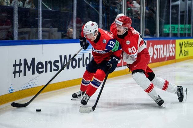 260526 Petter Vesterheim of Norway and Anders Koch of Denmark during the 2026 IIHF Ice hockey, Eishockey World Championship, WM, Weltmeisterschaft match between Norway and Denmark on May 26, 2026 in Fribourg. Photo: Jesper Zerman BILDBYRAN kod JZ JZ0731 ishockey ice hockey ishockey-vm 2026 vm 2026 iihf world championship norge norway danmark denmark bbeng norge norway danmark denmark Copyright: JESPERxZERMAN BB260526JZ001