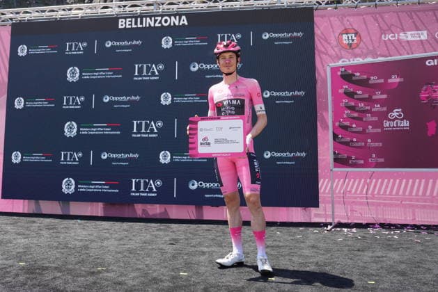 Denmark™s Jonas Vingegaard Hansen of Team Visma Lease A Bike pink jersey during Stage 16 of the Giro d™Italia from Bellinzona to Cari Swiss, Tuesday May 26, 2026  Copyright: xSpada LaPressex