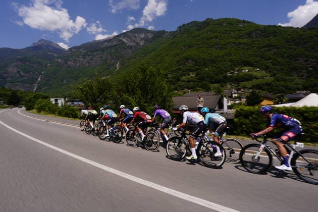 The pack rides during Stage 16 of the Giro d™Italia from Bellinzona to Cari Swiss, Tuesday May 26, 2026  Copyright: xFabioxFerrarii LaPressex