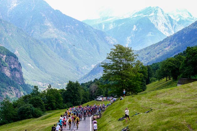 the pack riders during Stage 16 of the Giro d™Italia, from Bellinzona to CarÃ¬, Switzerland, Tuesday, May 26, 2026.  Copyright: xFabioxFerrari LaPressex