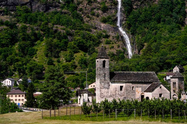 the pack riders during Stage 16 of the Giro d™Italia, from Bellinzona to CarÃ¬, Switzerland, Tuesday, May 26, 2026.  Copyright: xFabioxFerrari LaPressex