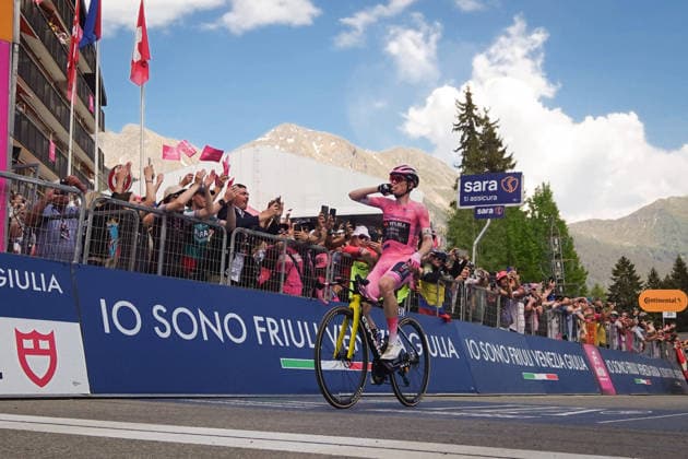 The pink jersey Denmark™s Jonas Vingegaard Hansen of Team Visma Lease A Bike cycles to the finish line to win the Stage 16 of the Giro d™Italia, from Bellinzona to CarÃ¬, Switzerland, Tuesday, May 26, 2026.  Copyright: xMassimoxPaolone LaPressex