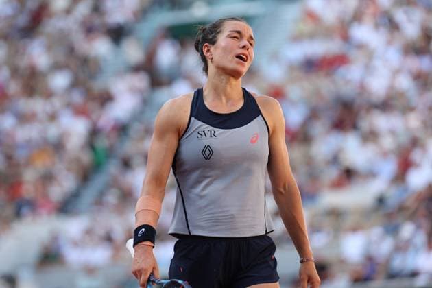 ROLAND GARROS PHOTOPQR LE PARISIEN Le Parisien Arnaud Journois ; PARIS ; 26 05 2026 ; Paris. Stade Roland Garros, le 26 mai 2025. Tennis. Internationaux de France de Roland Garros. 1er tour simple dames. Lois Boisson vs Anna Kalinskaya Photo Le Parisien Arnaud Journois Roland Garros French Open tennis tournament, in Paris, France, on 26 May 2026