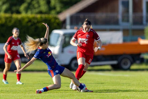 Regionalliga Nordost Frauen: 1. FFV Erfurt vs. RB Leipzig II; Erfurt; 26.05.2026 Mia Werner ( 10; RasenBallsport Leipzig II) gegen Emily Nüßner ( 13; 1. FFV Erfurt) Regionalliga Nordost Frauen: 1. FFV Erfurt vs. RB Leipzig II; Sportforum Johannesplatz Erfurt; 26.05.2026 Copyright: xBEAUTIFULxSPORTS Duehringx