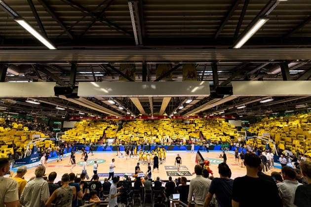 Barmer 2. Basketball Bundesliga ProA Playoffs Halbfinale Spiel 3, Phoenix Hagen - Eisbären Bremerhaven; 26.05.2026 Choreografie der Phoenix Hagen Fans vor dem Spiel BARMER 2. Basketball Bundesliga ProA Playoffs Halbfinale Spiel 3, Phoenix Hagen - Eisbären Bremerhaven; Hagen, Ischelandhalle am 26.05.2026 Copyright: xBEAUTIFULxSPORTS Wunderlx