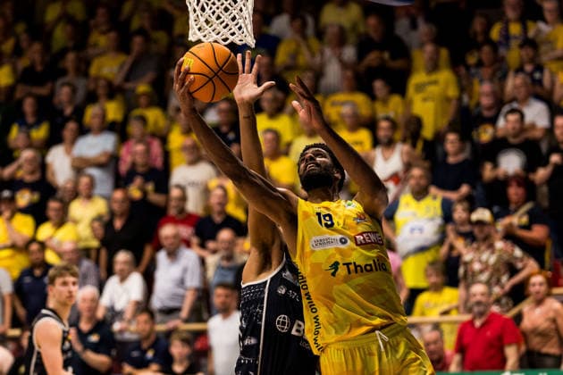 Barmer 2. Basketball Bundesliga ProA Playoffs Halbfinale Spiel 3, Phoenix Hagen - Eisbären Bremerhaven; 26.05.2026 Lucas N Guessan (Phoenix Hagen, 19) im Wurf BARMER 2. Basketball Bundesliga ProA Playoffs Halbfinale Spiel 3, Phoenix Hagen - Eisbären Bremerhaven; Hagen, Ischelandhalle am 26.05.2026 Copyright: xBEAUTIFULxSPORTS Wunderlx