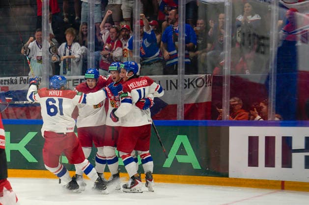 FRIBOURG, SWITZERLAND - MAY 26: Czechia celebrates their 2-0 of Dominik Kubalik of Czechia 2nd R) during the 2026 IIHF Ice hockey, Eishockey World Championship, WM, Weltmeisterschaft Switzerland game between Czechia and Canada at BCF Arena on May 26, 2026 in Fribourg, Fribourg. Fribourg BCF Arena Fribourg Switzerland Copyright: xJustPictures.ch JarixPestelaccix jp-en-EuSpIm-JP6_JAR_Czechia_Canada_26May2026_00055