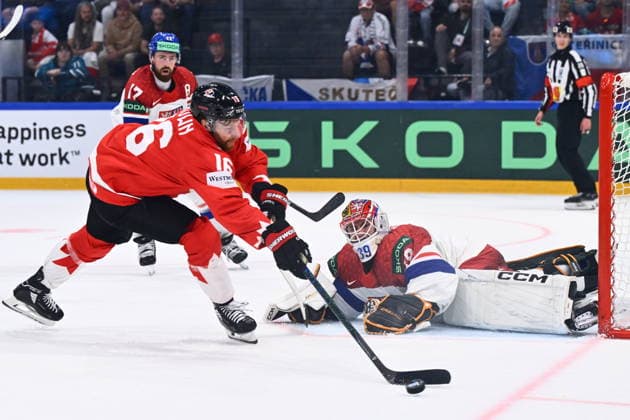 Connor Brown of Canada, left, and goalkeeper Dominik Pavlat of Czech Republic in action during the IIHF World Championship, WM, Weltmeisterschaft Group B match Czech Republic vs Canada on May 26, 2026, Fribourg, Switzerland. (CTKxPhoto RadekxPetrasek) CTKPhotoP2026052609345  CTKPhotoP2026052609345